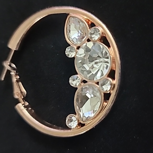 Hoop Earrings In Rose Gold Color With Large Crystals - Picture 2 of 4